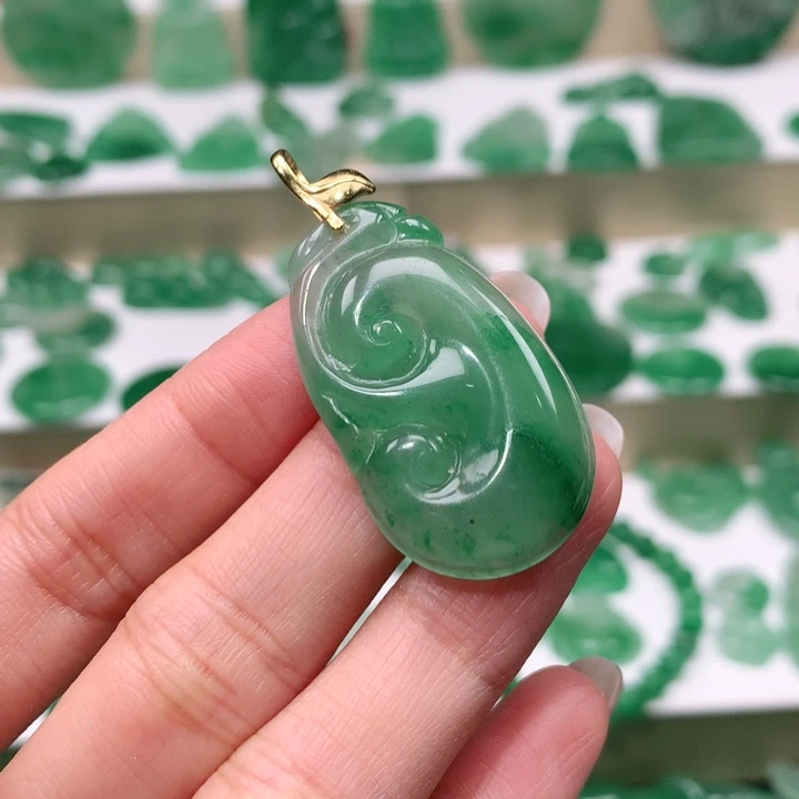 颈饰未镶嵌石英质玉