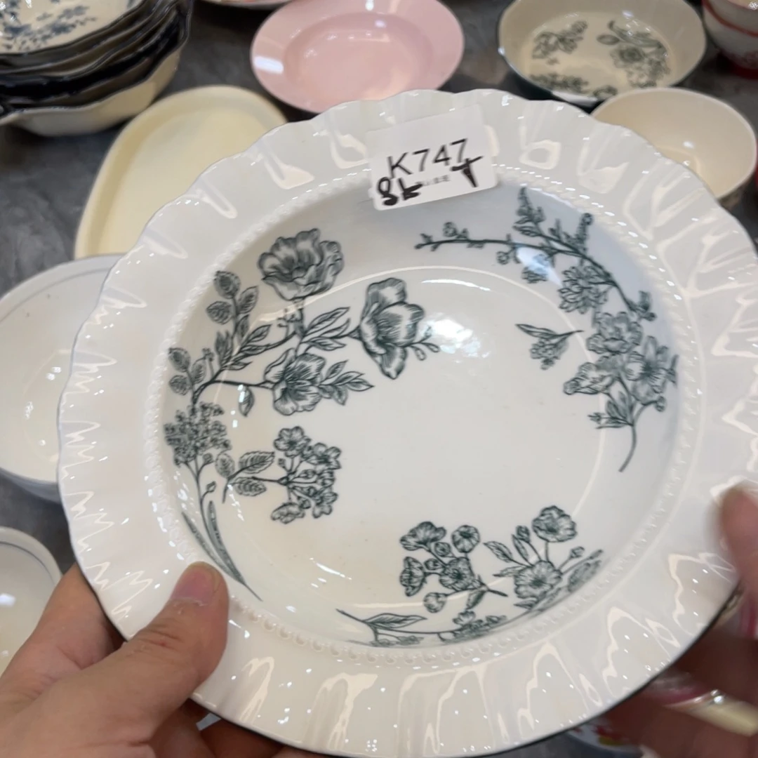 陶瓷微瑕餐具介意勿拍，满18飞！