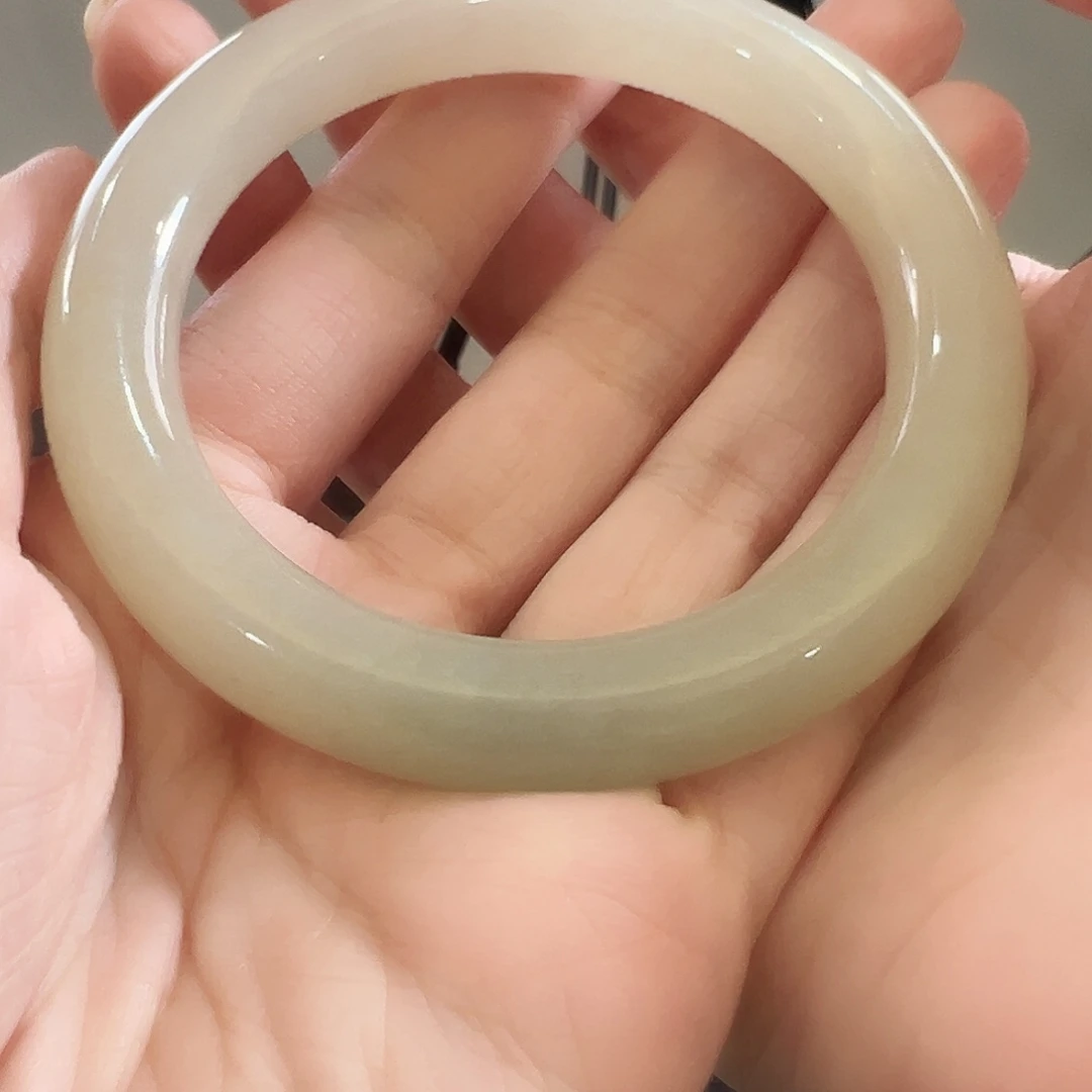 董***姐翡翠未镶嵌手镯56