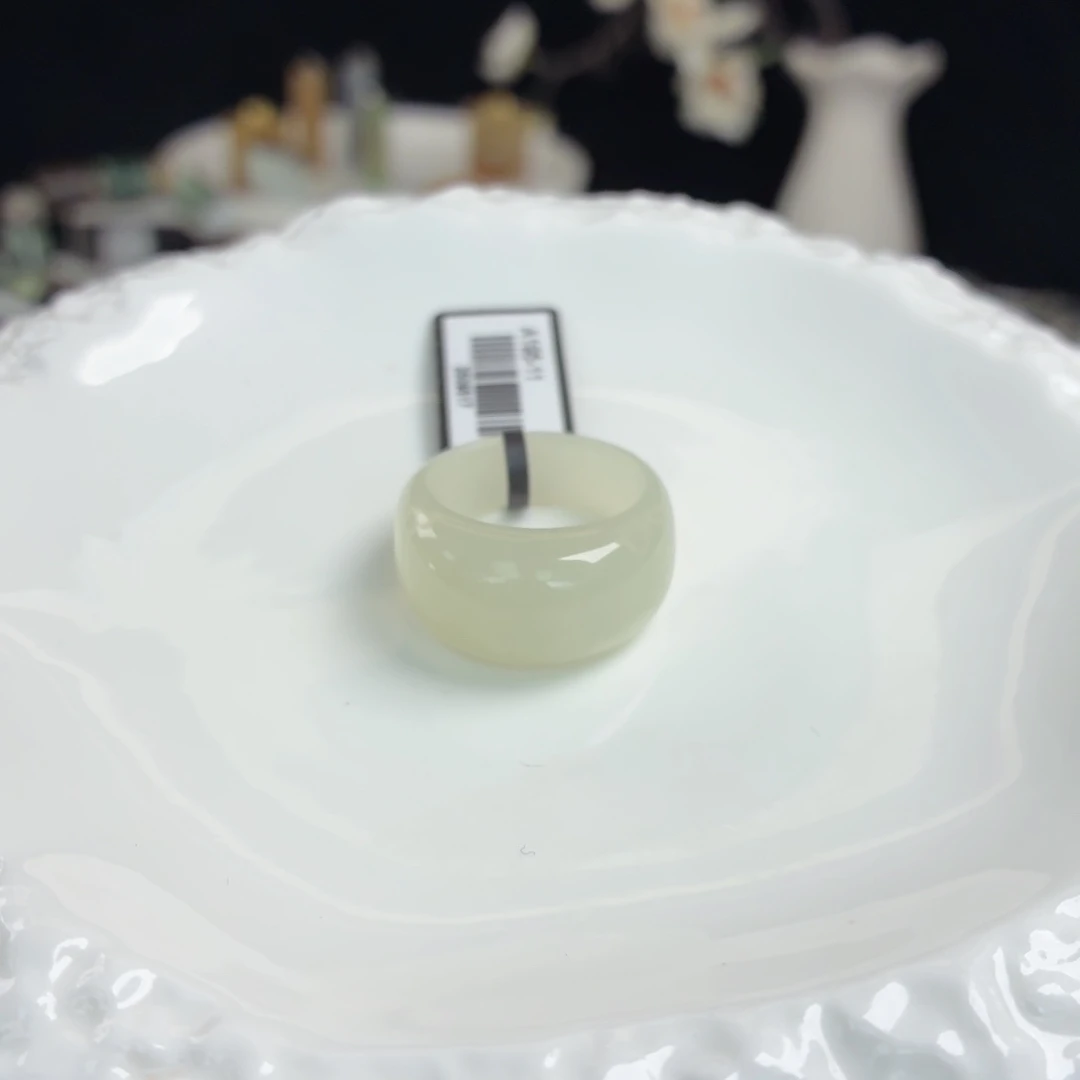 和田玉（糖玉）未镶嵌戒指Q110晴水馒头17.1不退换13-14码