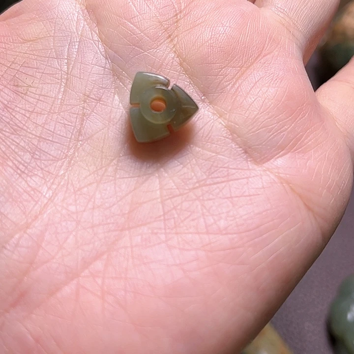 岫岩河磨玉（透闪石质玉）手绳未镶嵌冰**莉