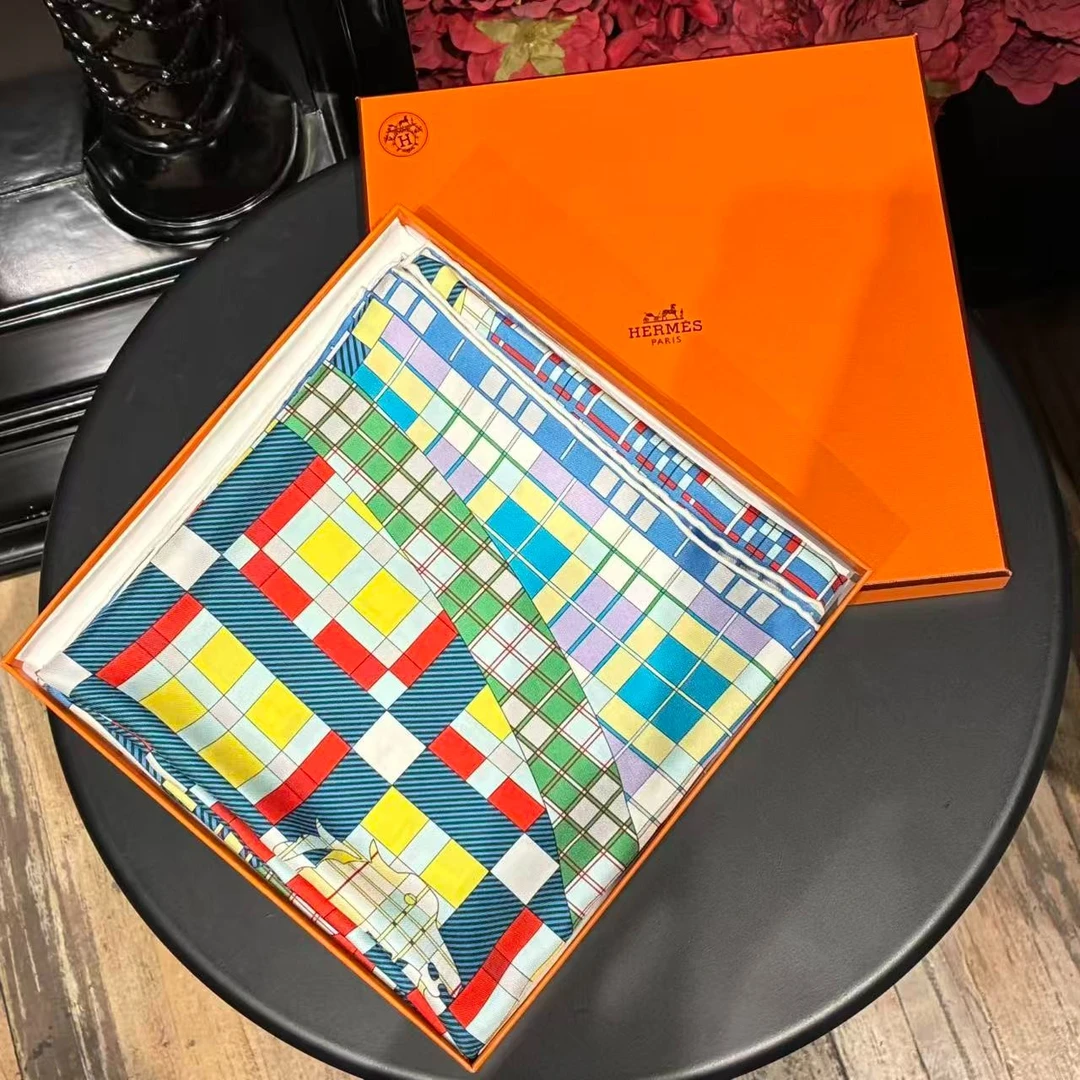 99新 Hermes/爱马仕 格子丝巾 90*90cm未使用带盒 /MJ2521