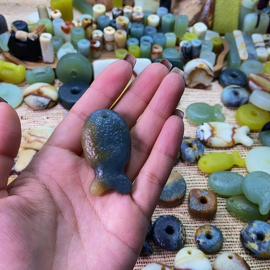 未镶嵌岫玉挂件卖****?