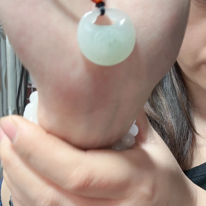石英质玉未镶嵌颈饰
