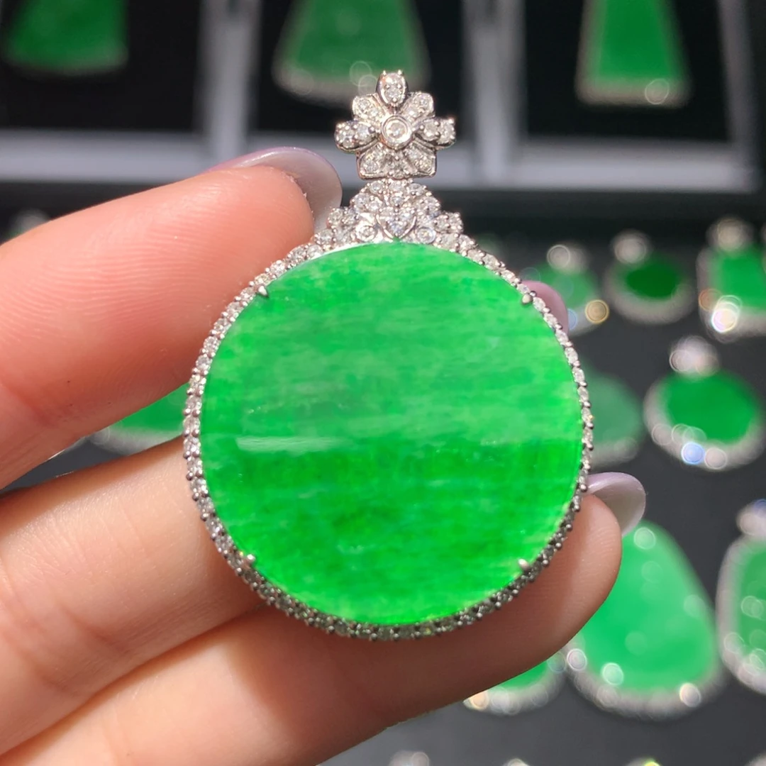 翡翠颈饰18K金镶嵌翡翠