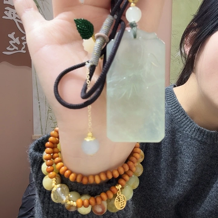 蛇纹石玉未镶嵌颈饰