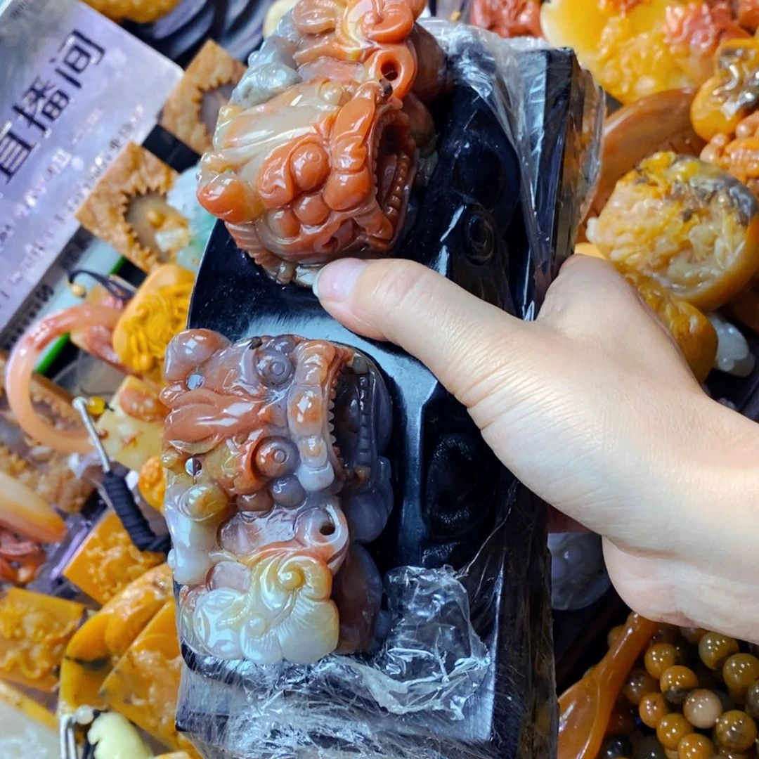 未镶嵌石英质玉（黄龙玉）项链