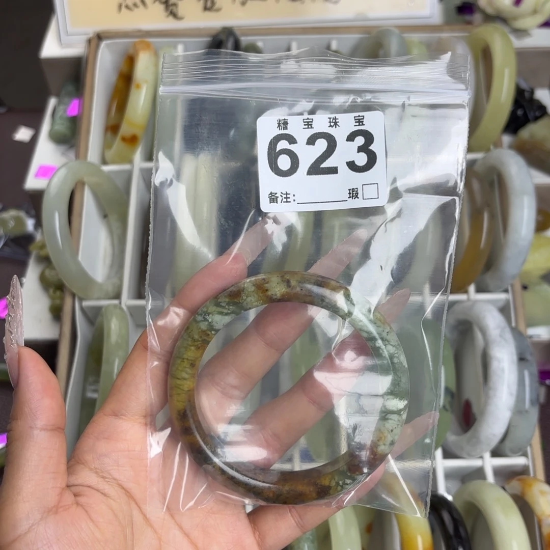 未镶嵌蛇纹石玉手镯卟****噜