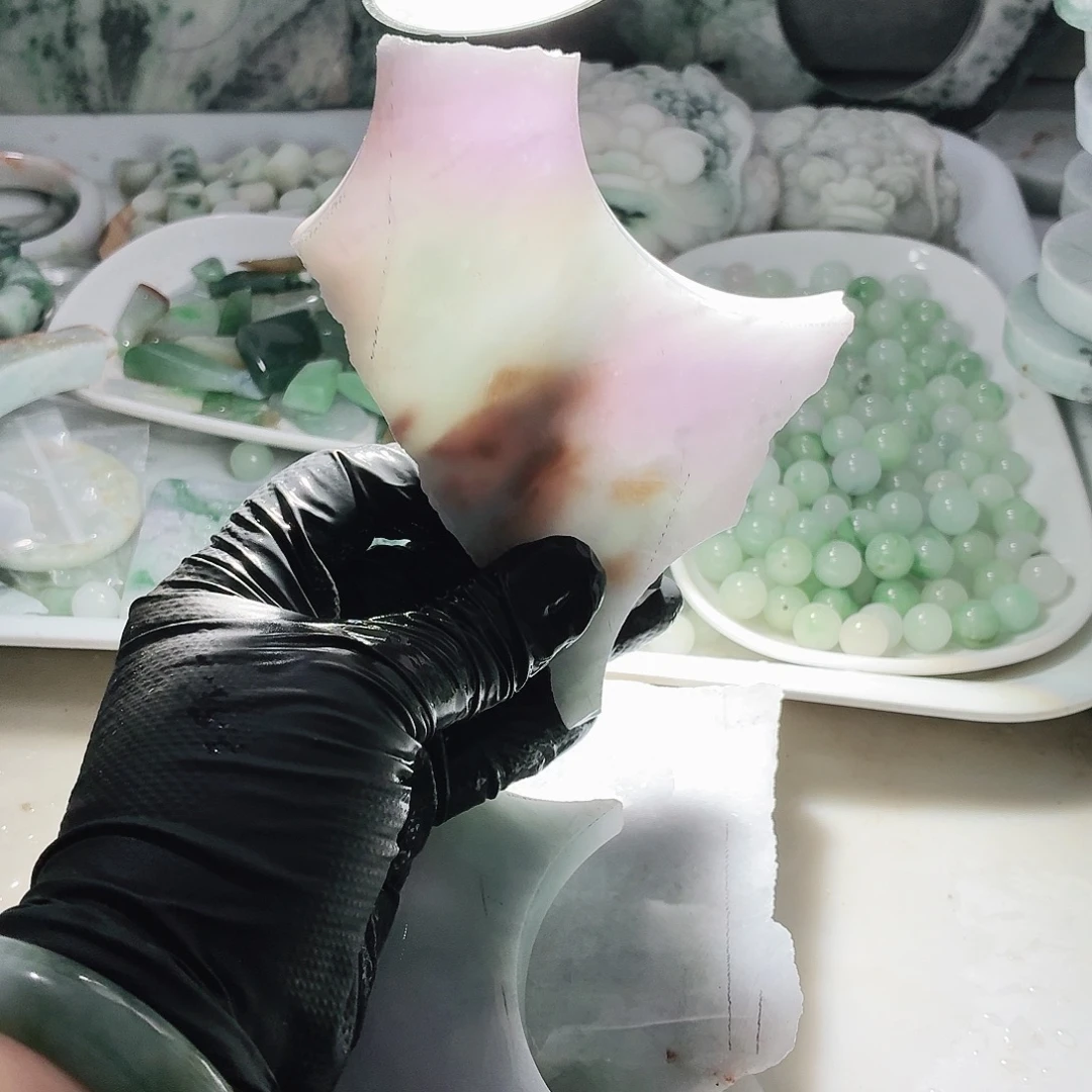 翡翠未镶嵌颈饰边角料