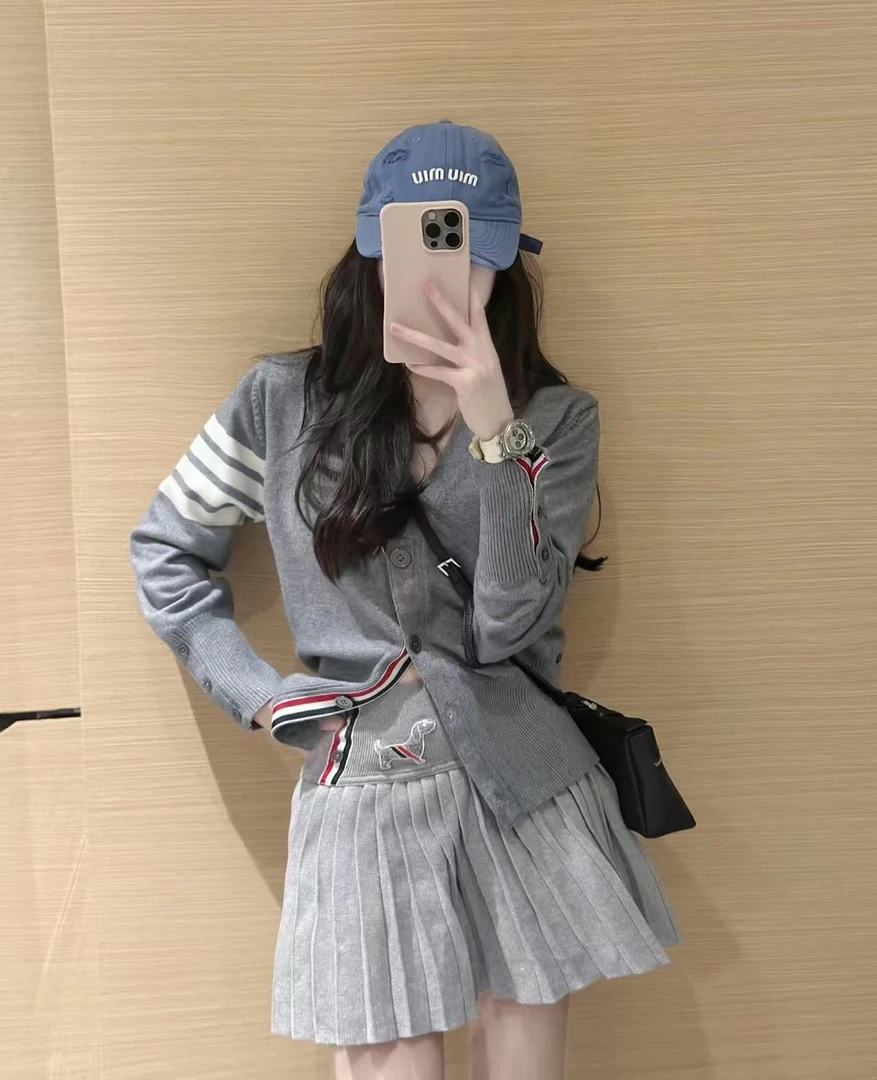 ICCLEK 灰色腊肠狗V领长袖针织开衫 气质 轻著 名媛 -7044