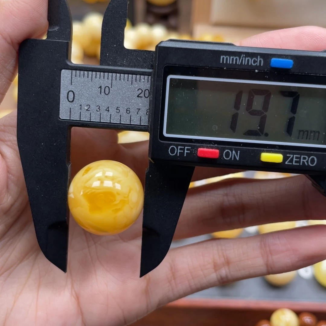 造***O未镶嵌琥珀珠宝奇石