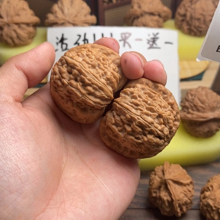 文玩核桃吊坠40全品 白狮子 739