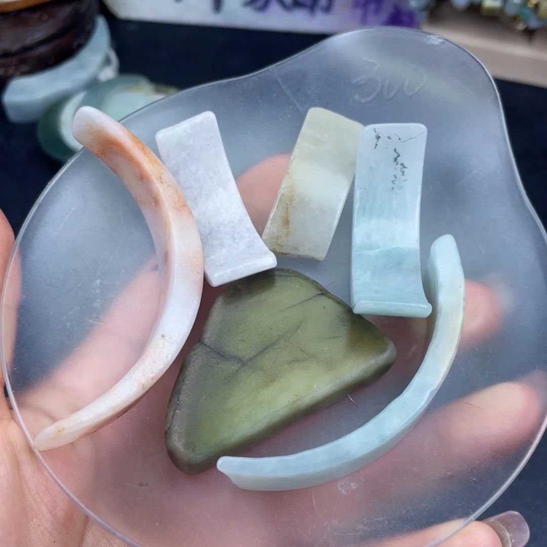 翡翠颈饰未镶嵌翡翠78
