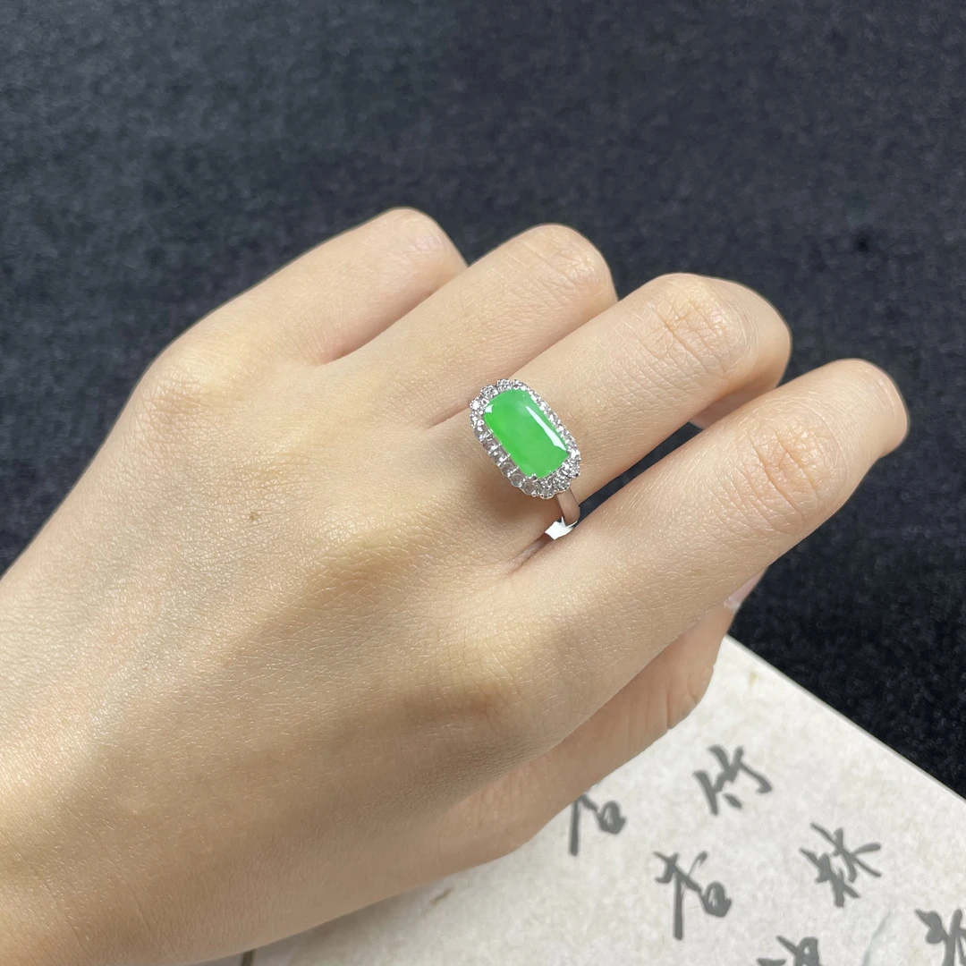 冰绿马鞍戒指−天然翡翠18k金镶嵌戒指