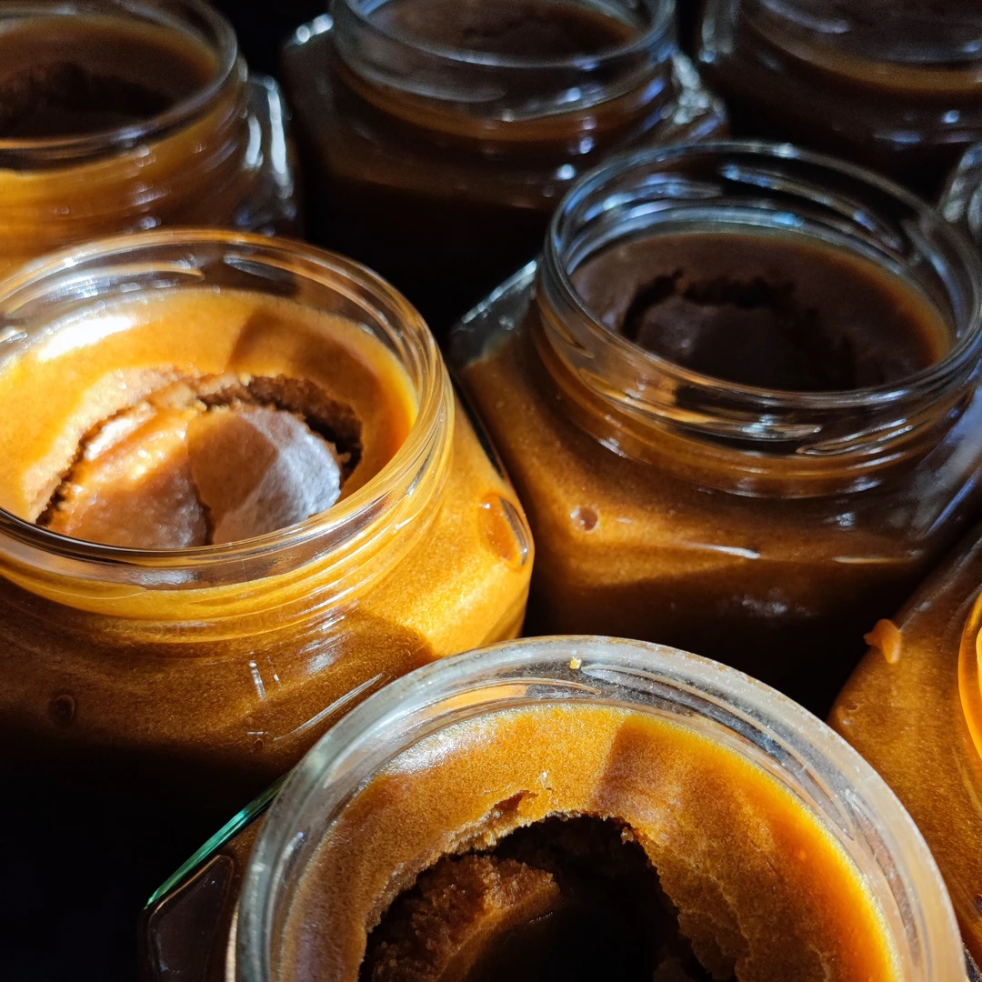 赣南农家甘蔗榨汁柴火灶熬糖