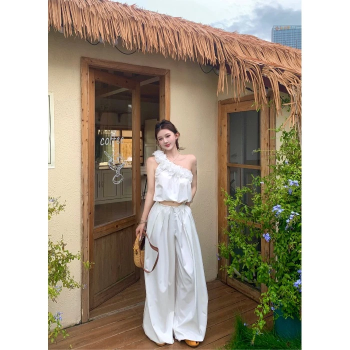 不规则白色花朵绝美斜肩无袖背心女夏季时尚套装休闲阔腿裤两件套