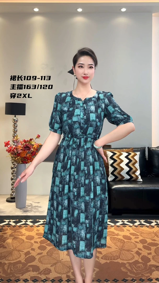 方格新款夏季气质碎花连衣裙中老年妈妈装收腰显瘦宽松大码