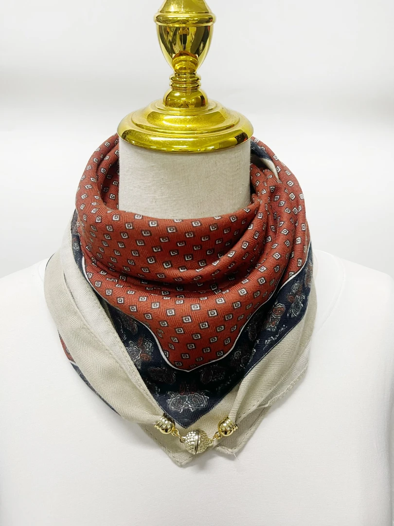 磁扣围脖女款爆款2025新款秋冬季保暖复古时尚丝巾小方巾围巾披肩