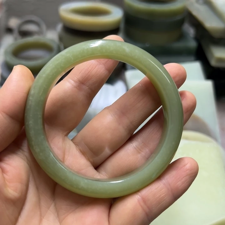风***铃和田玉（糖玉）未镶嵌手镯加工定制