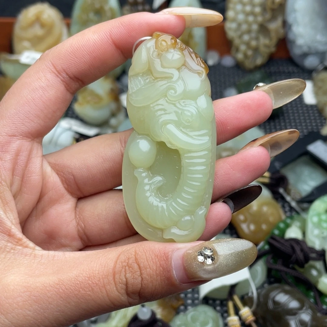 和田玉未镶嵌颈饰