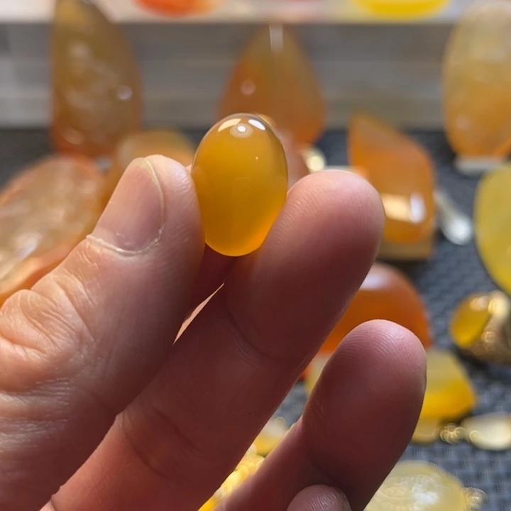 语***。石英质玉未镶嵌旦面