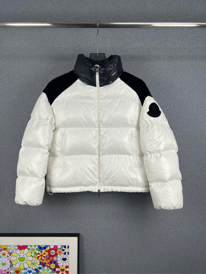 未使用 MONCLER CHOUELLE背后LOGO羽绒服 1码 全新 A11420
