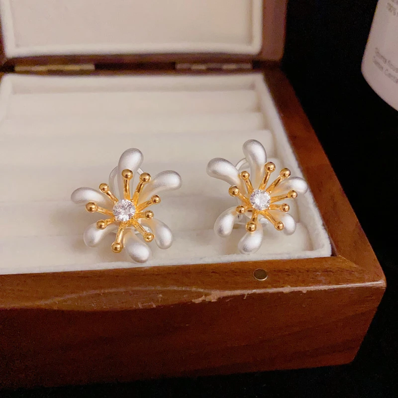 铜合金陶瓷耳饰 s925银针时尚设计感个性撞色花瓣耳钉气质简约轻