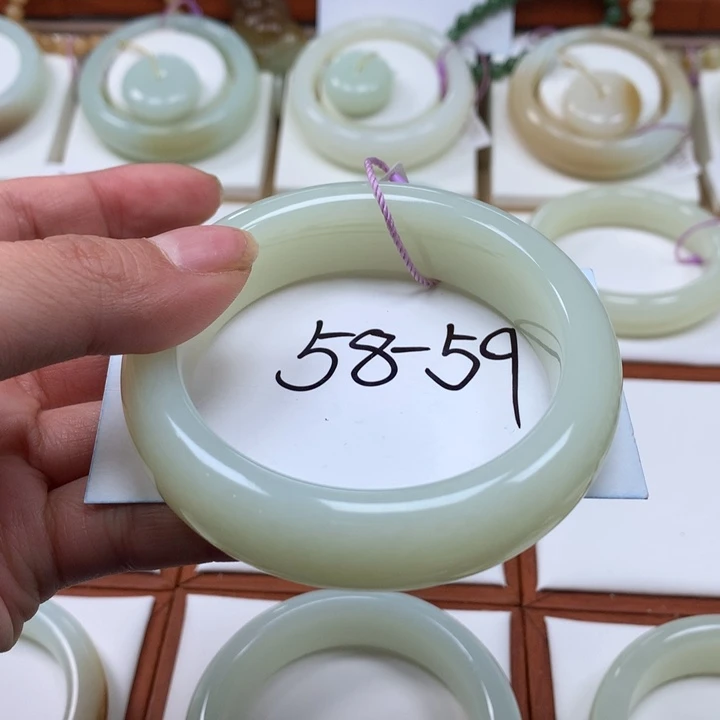 未镶嵌手镯和田玉