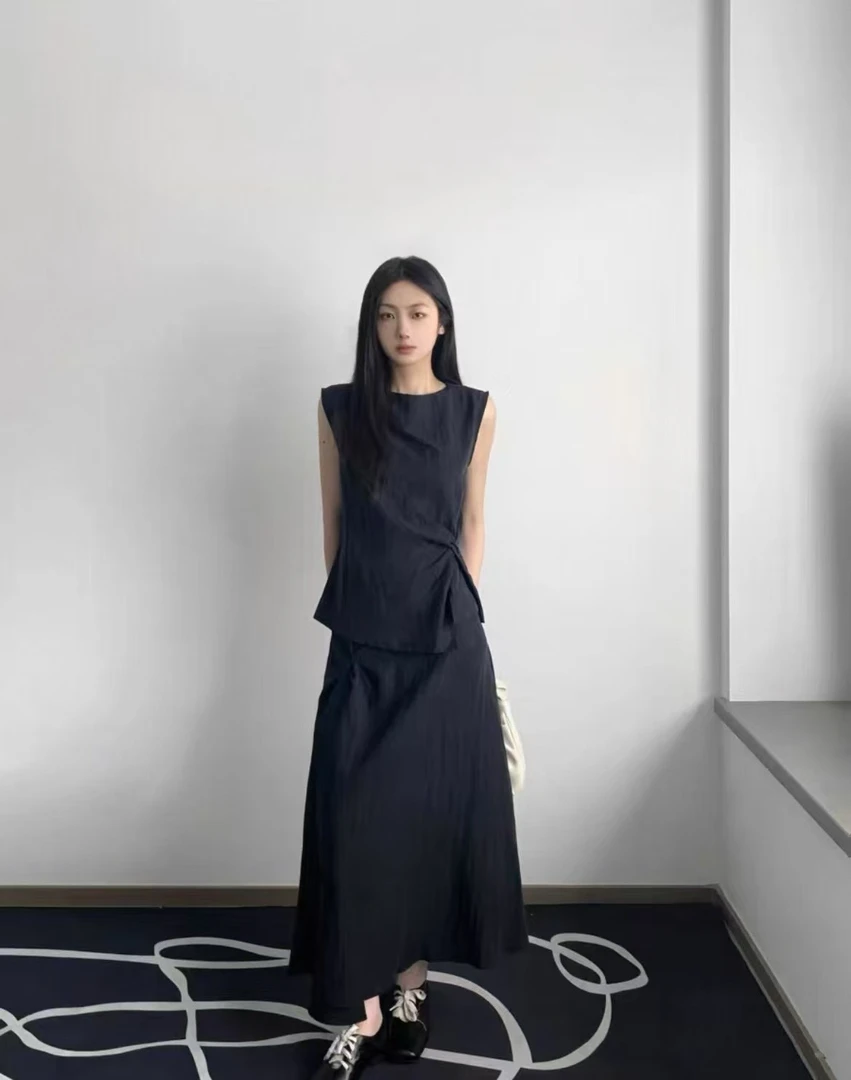 仓美美女装-结构微皱肌理收腰扭结背心+半裙套装（卡码推荐拍大！）