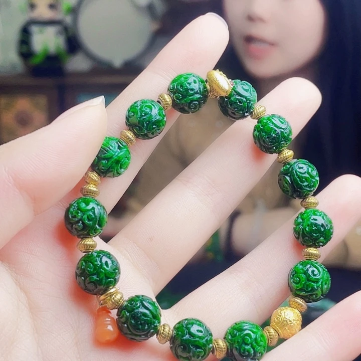 翡翠未镶嵌颈饰多样性