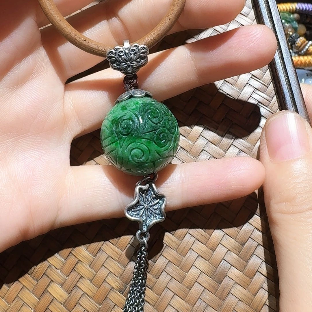 颈饰合金翡翠个性十足