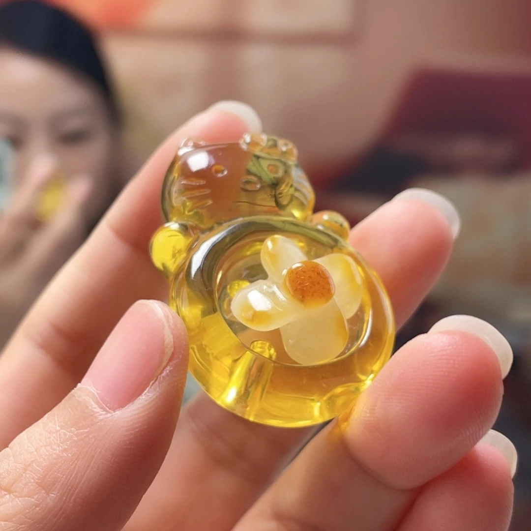 琥珀未镶嵌裸石吊坠