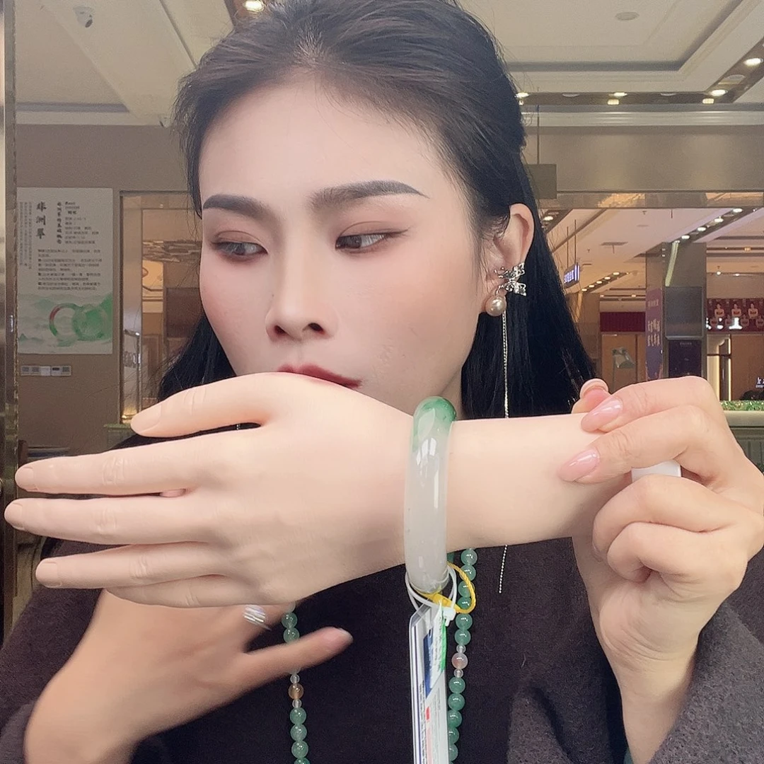 未镶嵌手镯石英质玉