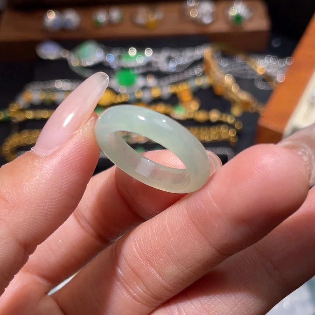 翡翠未镶嵌颈饰戒圈