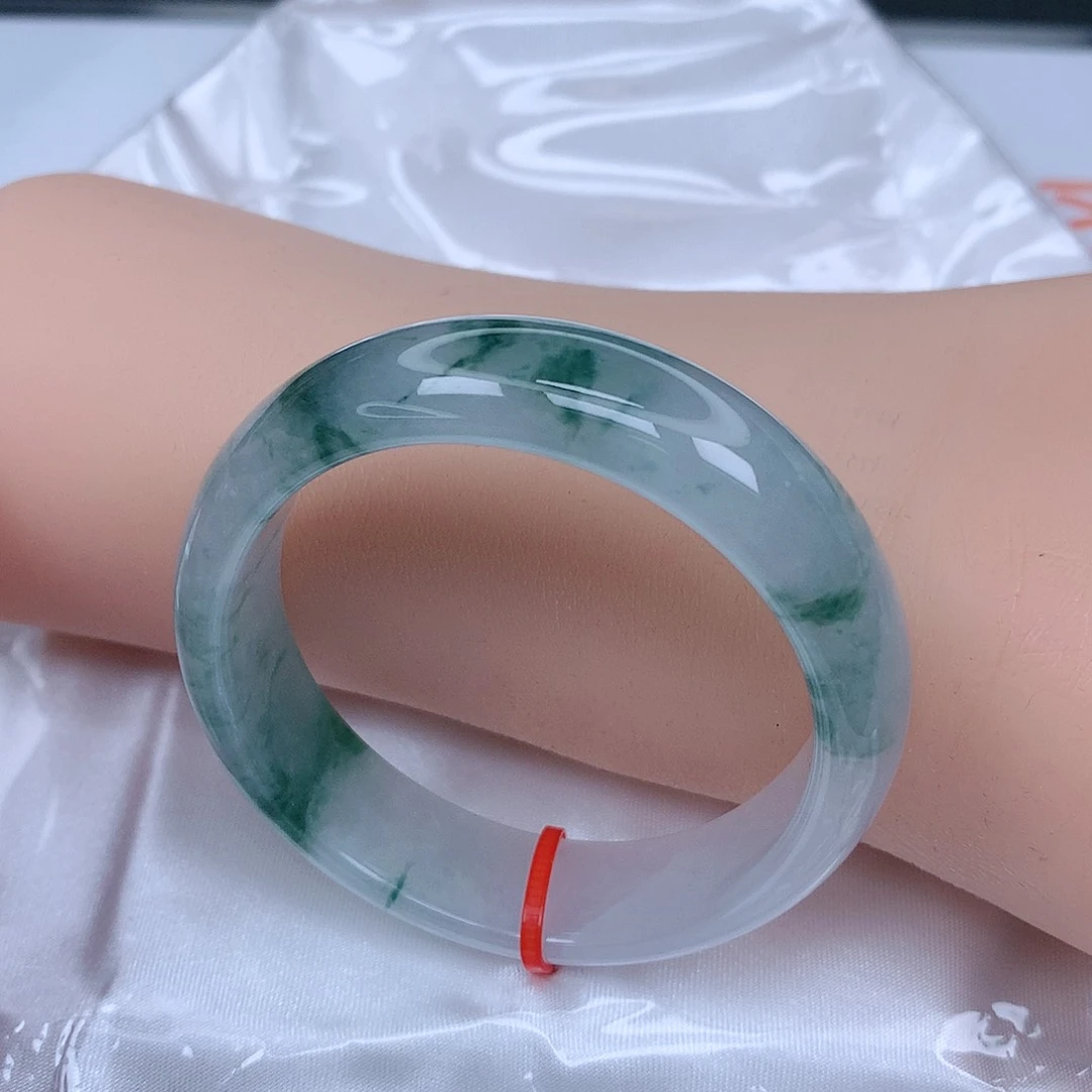 【闪购商品】未镶嵌手镯（贵妃镯）翡翠，50