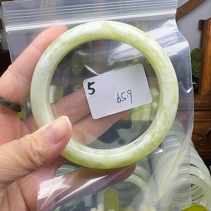 星***星蛇纹石玉未镶嵌手镯