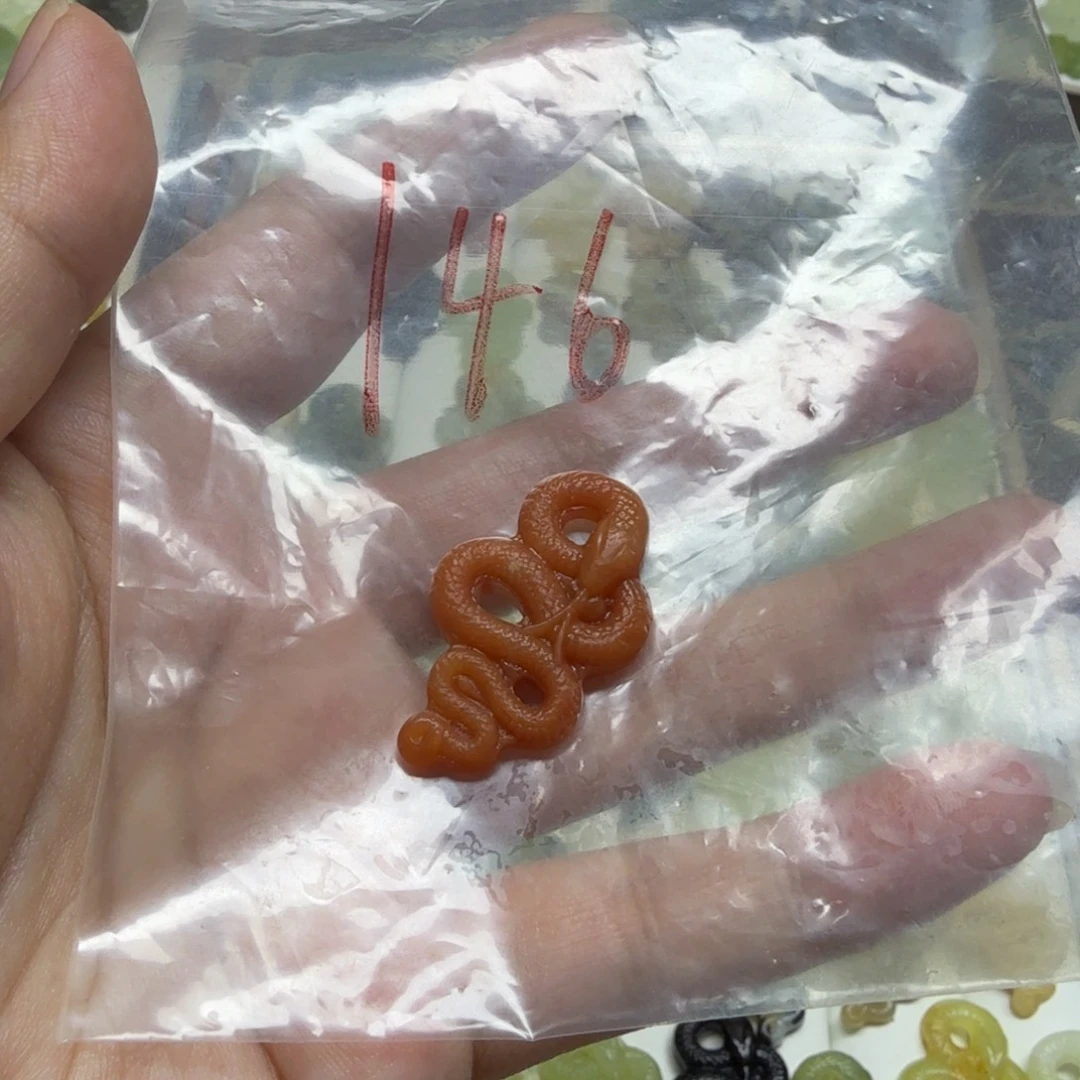 透闪石-蛇纹石玉吊坠未镶嵌何***间