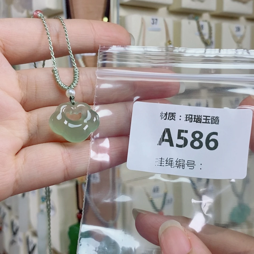 ****绪玛瑙/玉髓未镶嵌颈饰