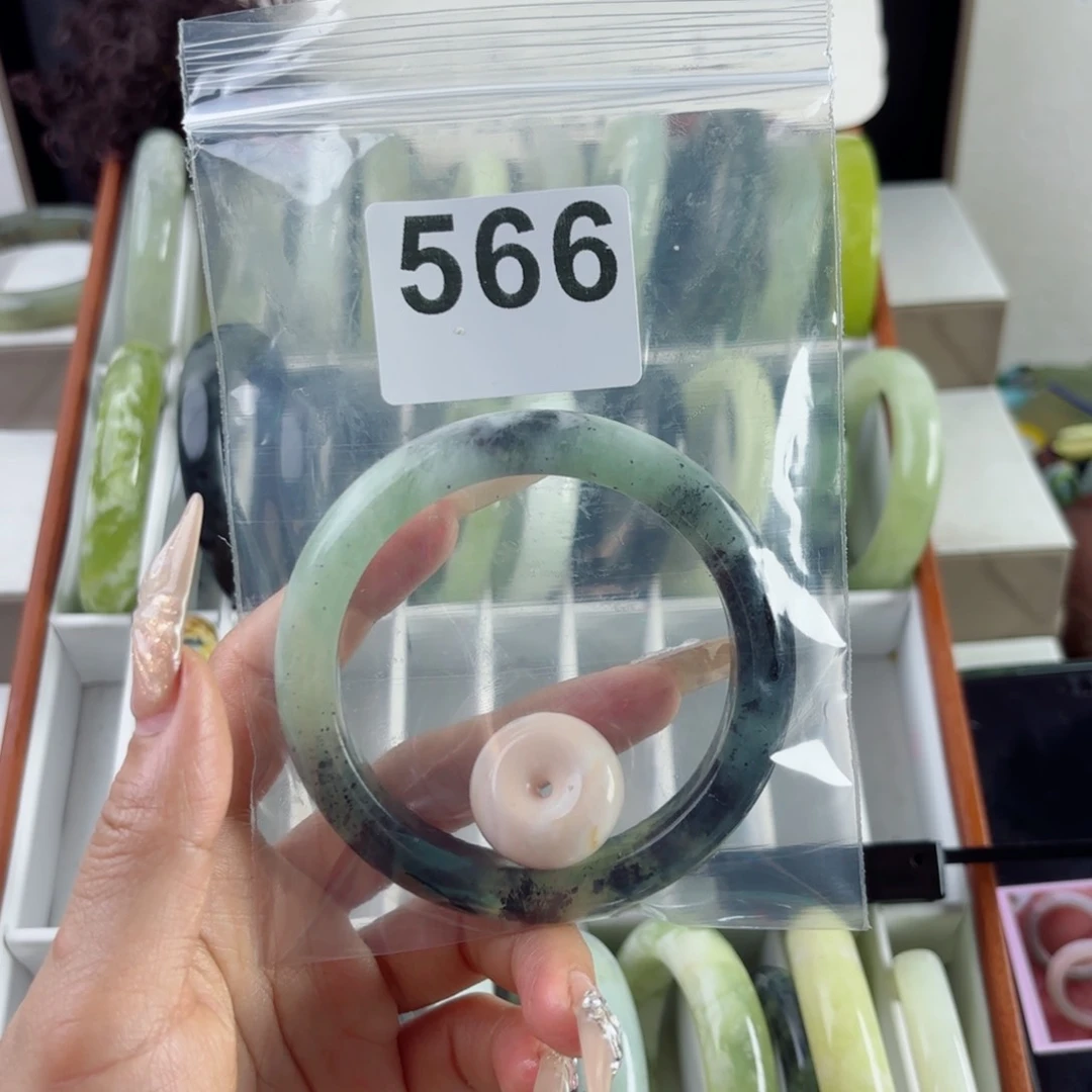 蛇纹石玉未镶嵌手镯莫****9