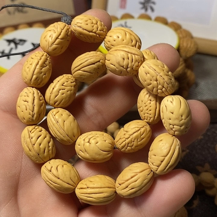 桃核手串顺顺利利11.8。  15福利