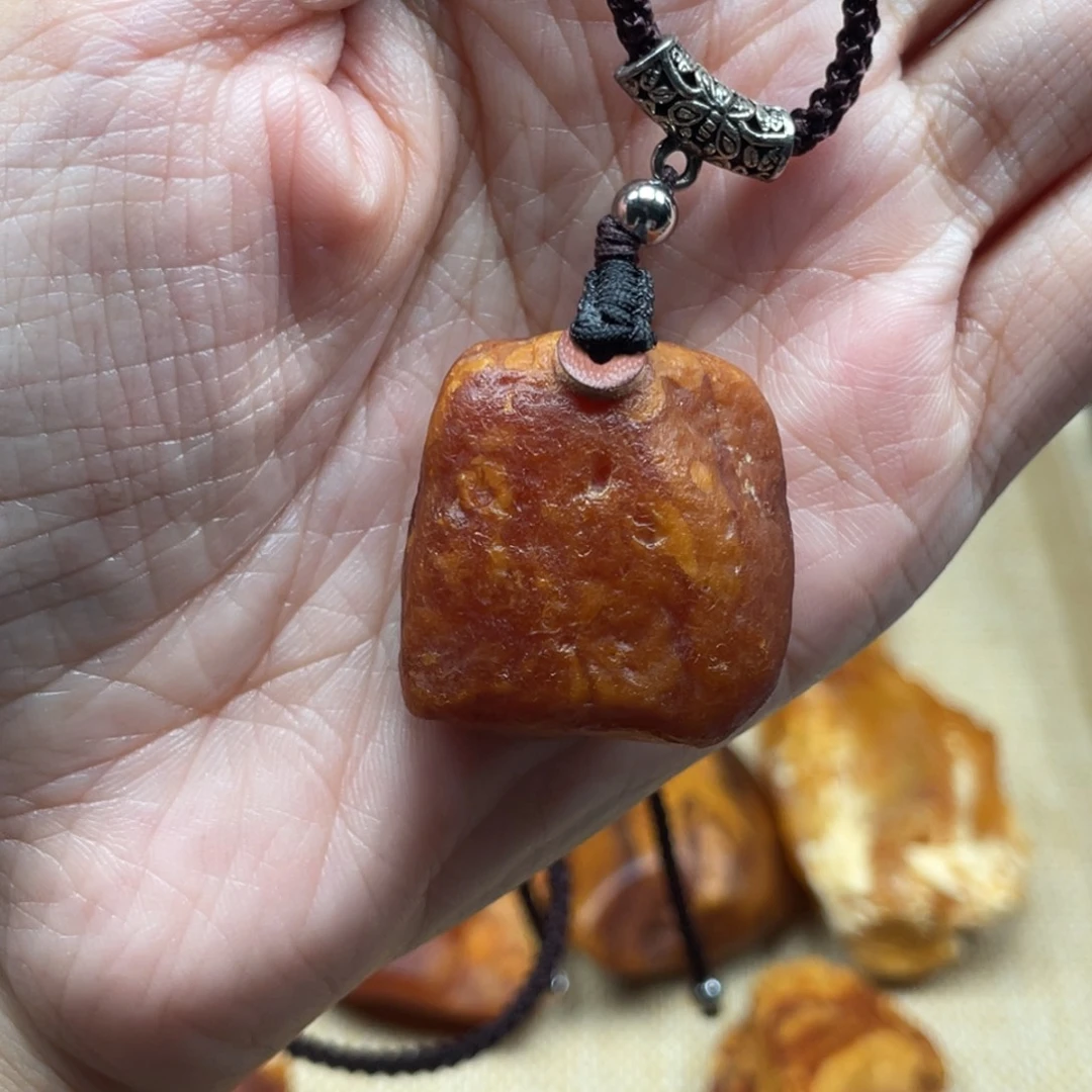 兰***质未镶嵌琥珀珠宝奇石