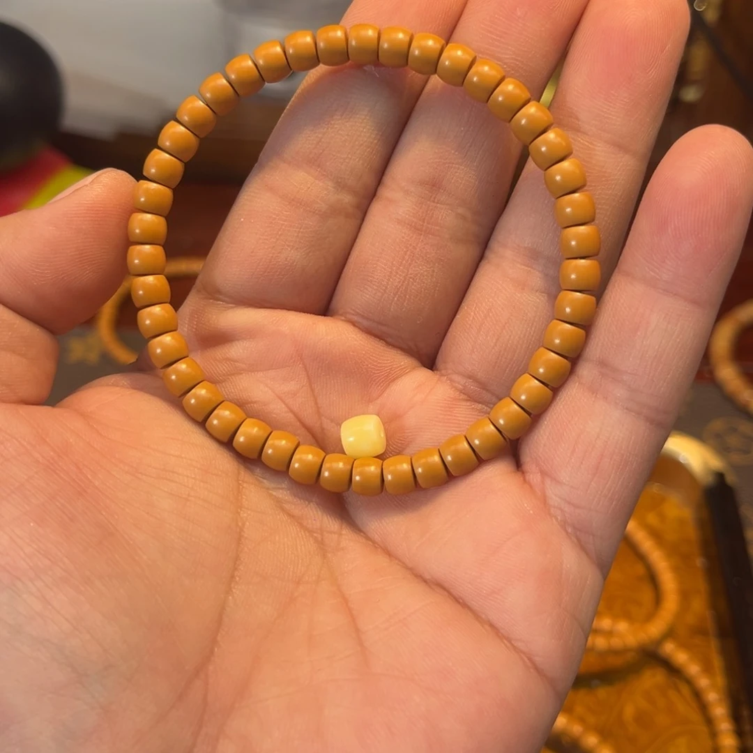 橄榄核吊坠0.56核尖手串