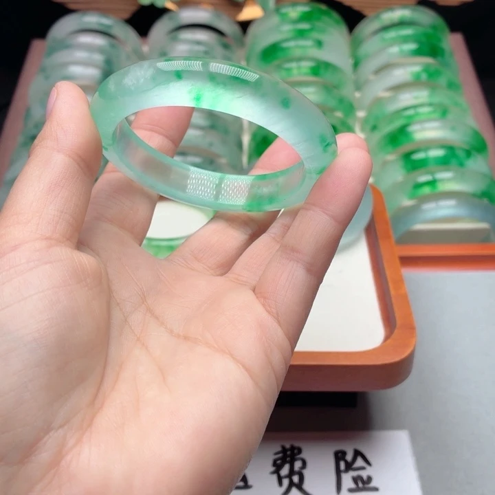 二***喜石英质玉未镶嵌手镯