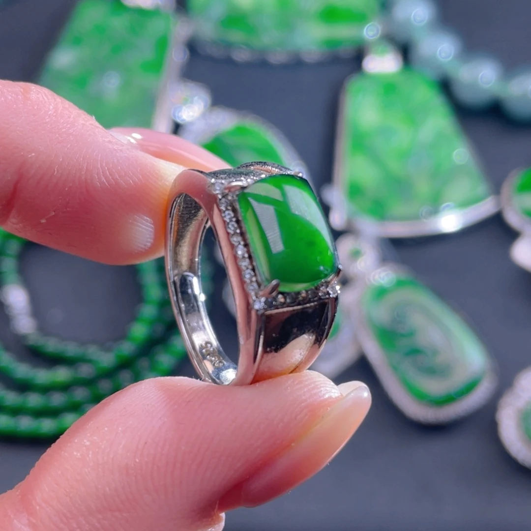 翡翠颈饰银S925镶嵌翡翠