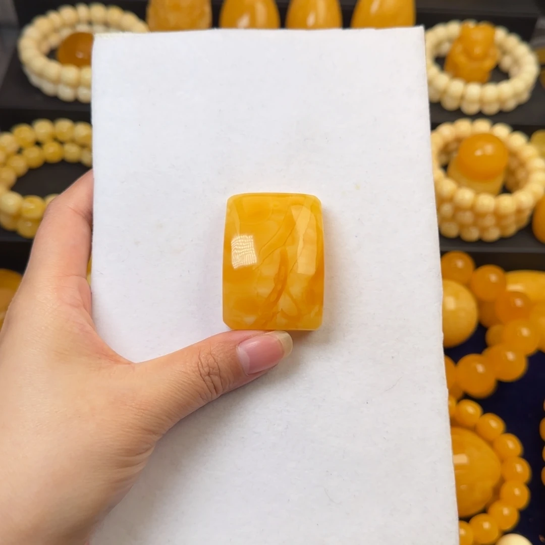 蜜蜡未镶嵌颈饰无事牌吊坠