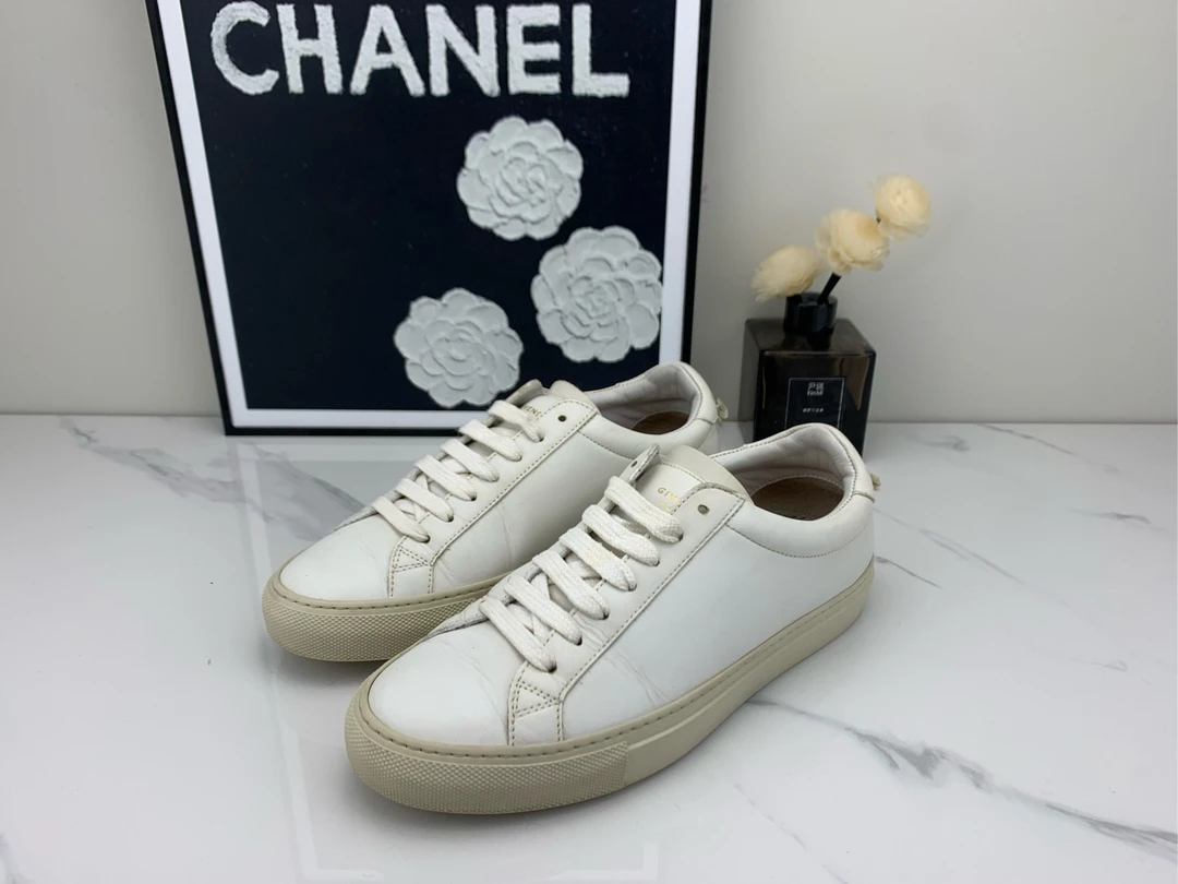 95新 Givenchy/纪梵希 Givenchy 纪梵希 白色板鞋 36码/jm00365