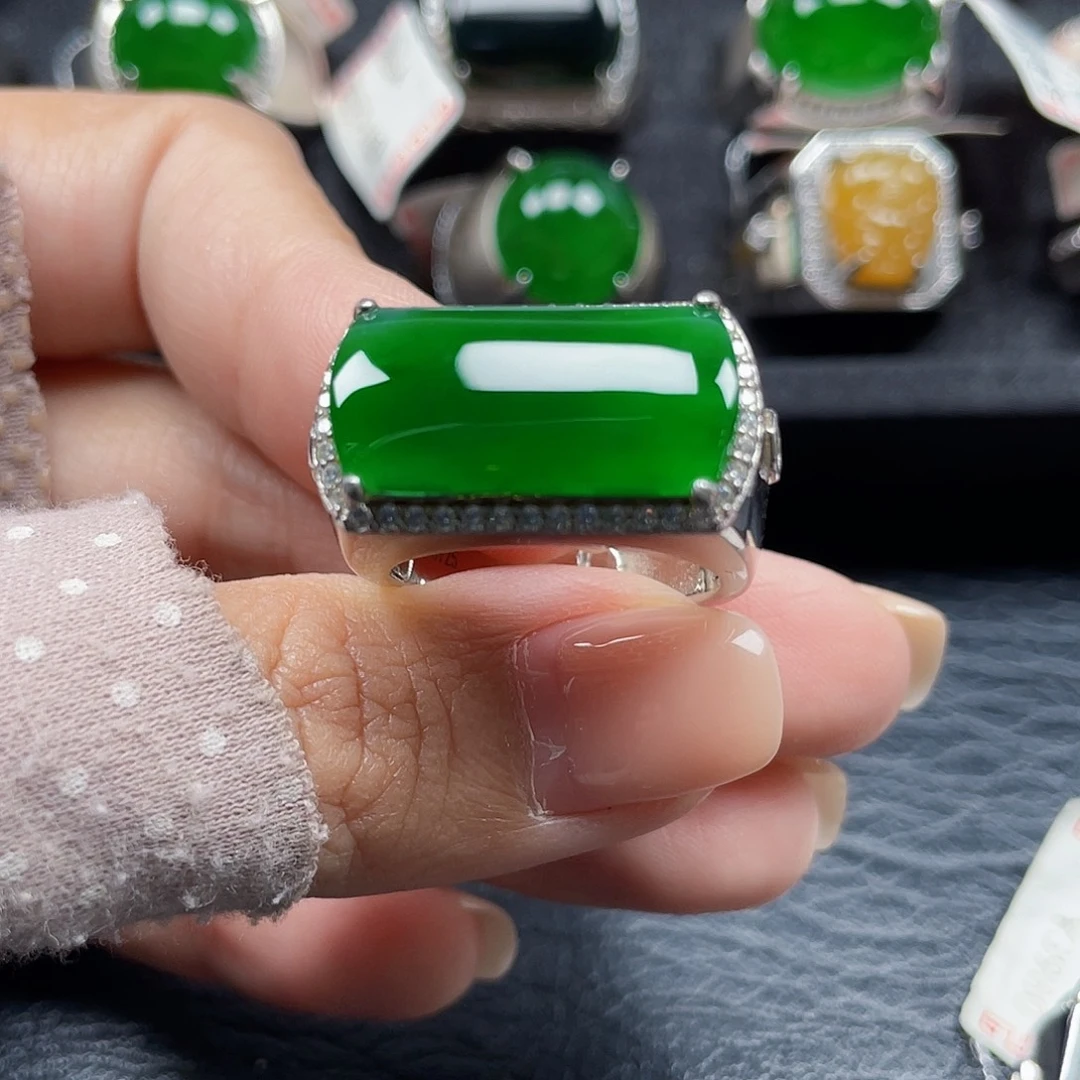 二***哥银S925镶嵌戒指翡翠天然A货翡翠没运费险2812