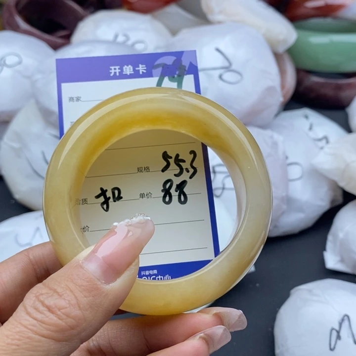 石英质玉手镯未镶嵌