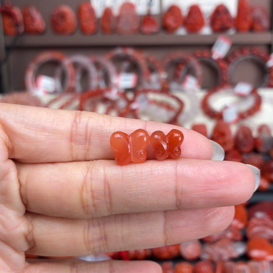 彡****南红玛瑙未镶嵌颈饰蝴蝶一对