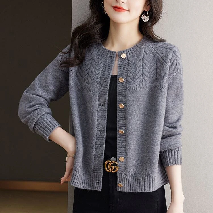 高档圆领针织开衫外套上衣女春秋新款宽松时尚可外穿针织衫女外搭